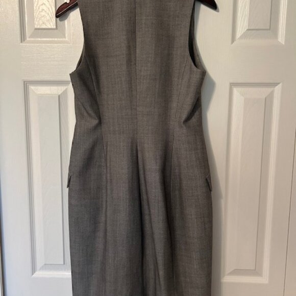 Grey wool dress with collar and buttons in size 6 - Picture 3 of 6